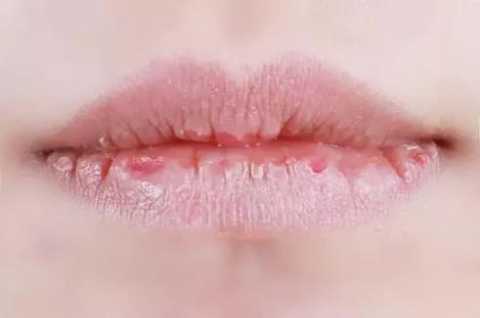 “伪素颜”就是最好唇妆 今天你的口红变色了吗？