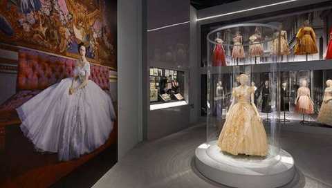 Dior展在英国火爆七个月 创下V&A博物馆观展人次新